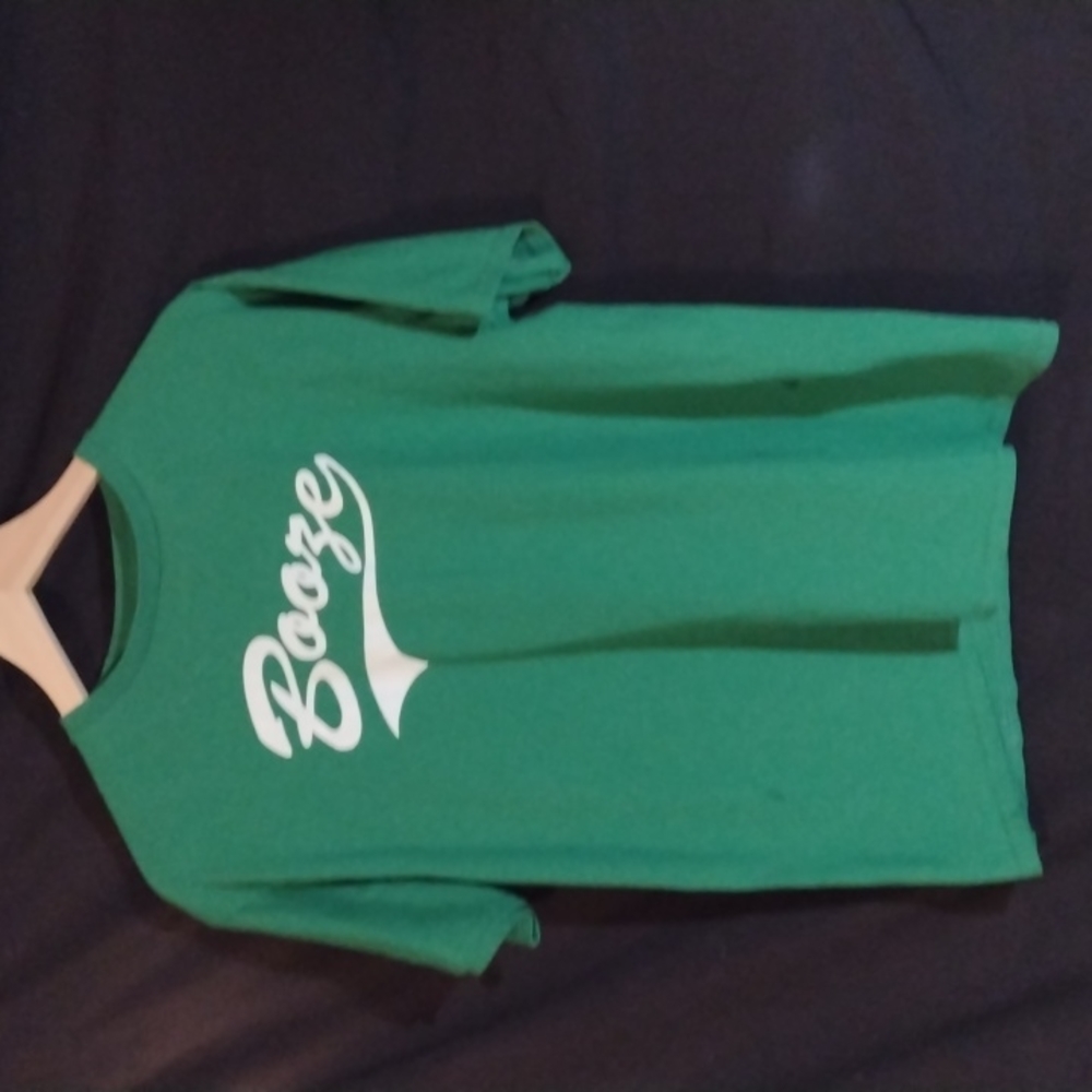 Sz L Green Booze graphic t-shirt